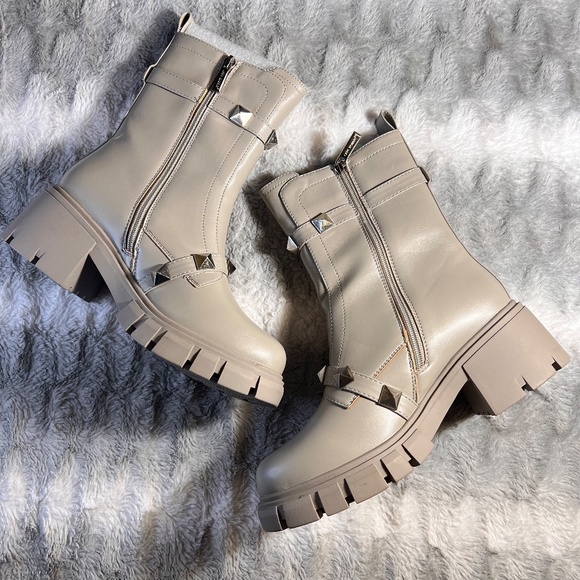 Women's Boots Cape Robbin Yuri Grey Booties buckles straps w/studs Sz 8 - Picture 7 of 11